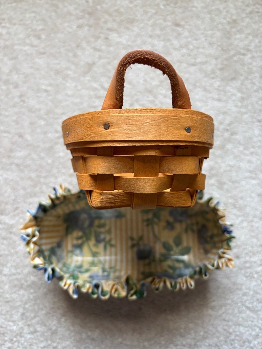 Longaberger Lavender Mini Booking Basket with Yellow Vine Liner and Protector - Picture 3 of 8